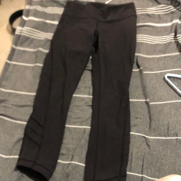 Black lululemon capris - Picture 1 of 2
